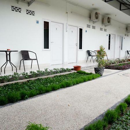 Reddoorz Near Mataram University Kültér fotó