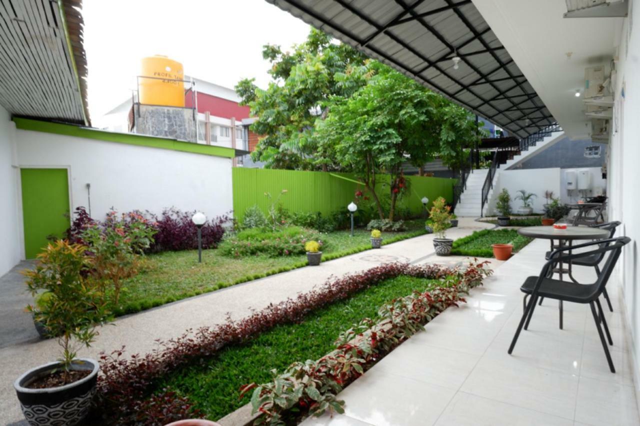 Reddoorz Near Mataram University Kültér fotó