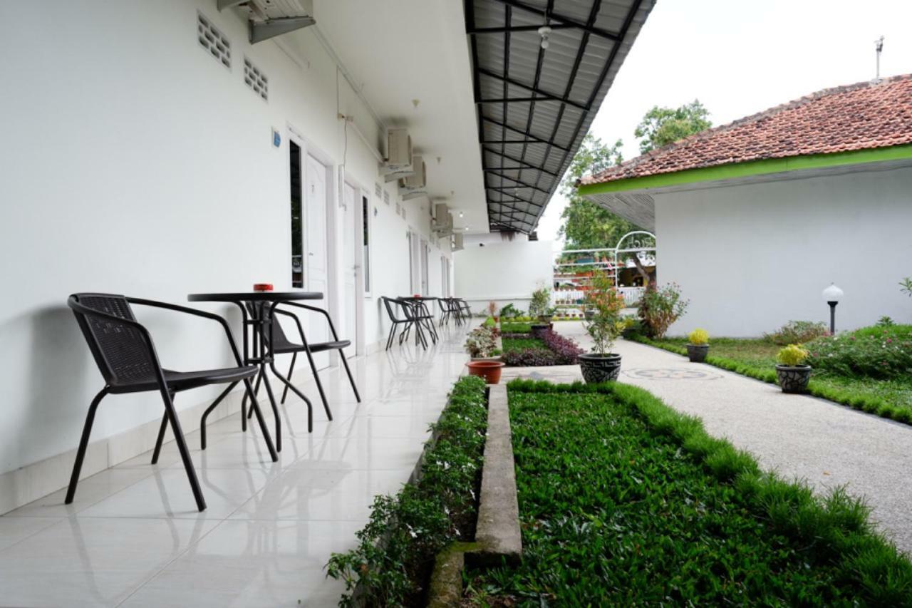 Reddoorz Near Mataram University Kültér fotó