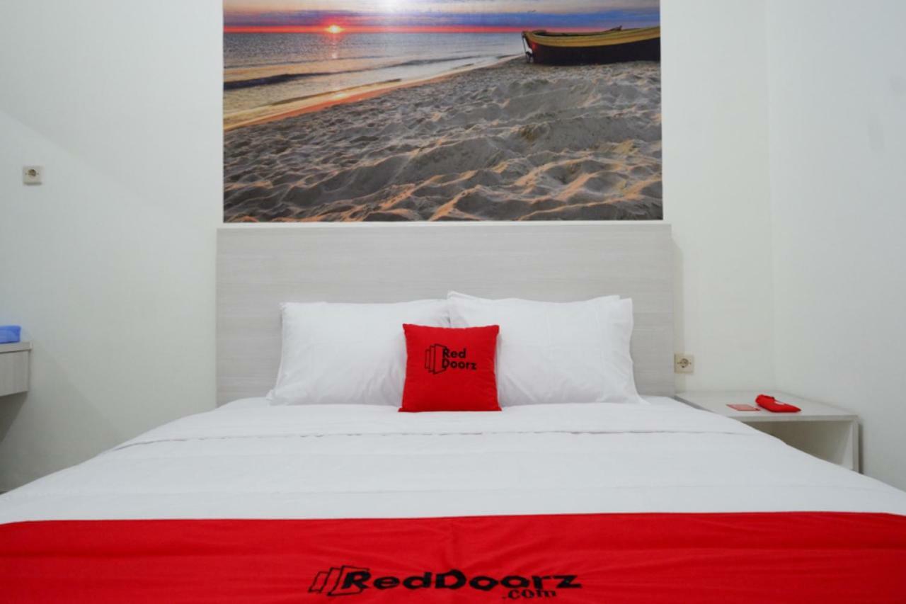 Reddoorz Near Mataram University Kültér fotó