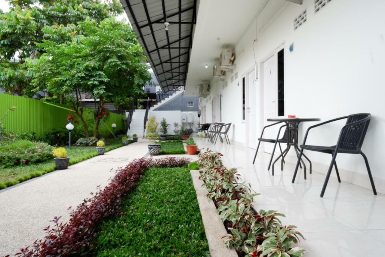 Reddoorz Near Mataram University Kültér fotó